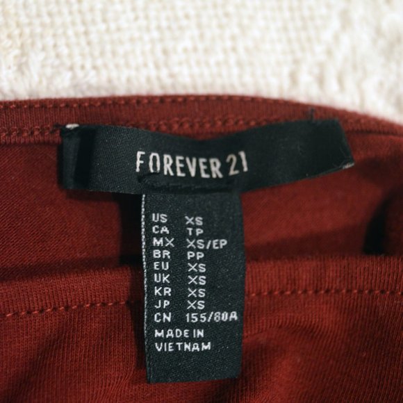 3/$15 🌺Forever 21 Red Crop Top - Picture 12 of 13